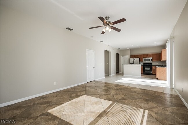 Building Photo - 630 Creuset Ave S