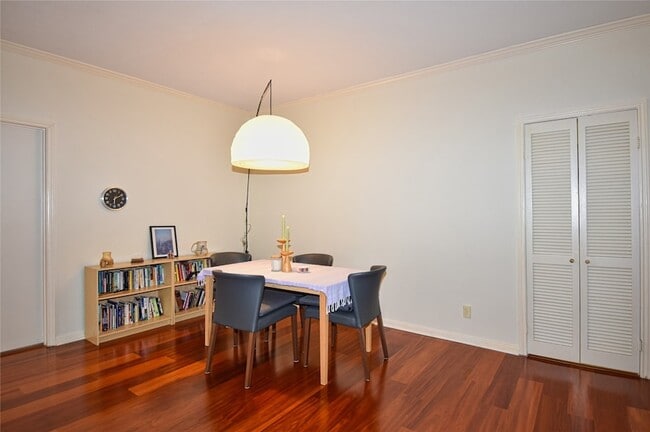 Building Photo - 2425 Underwood St