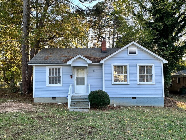 Primary Photo - Cozy 2 Bedroom Home in Tryon Hills!