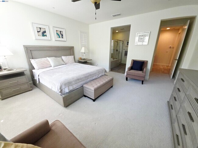 Building Photo - 2488 Remy Cantos Dr