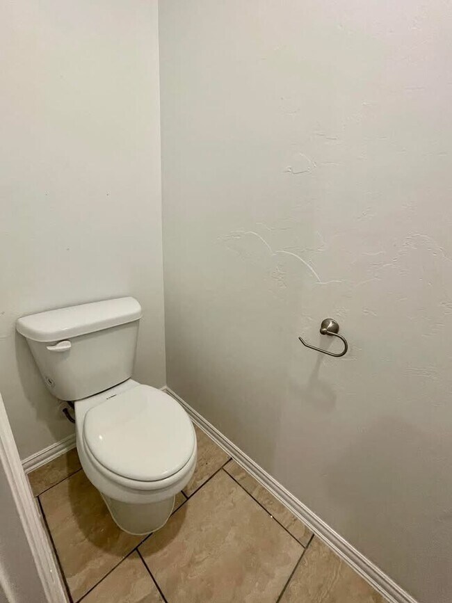 Building Photo - 914 Indian Plns Rd