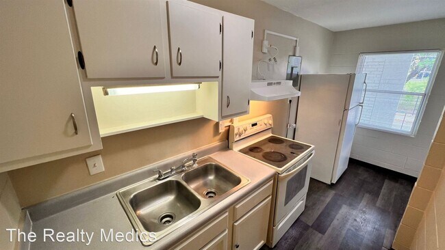 Building Photo - 1 br, 1 bath House - 2000 W Jackson St Unit 8