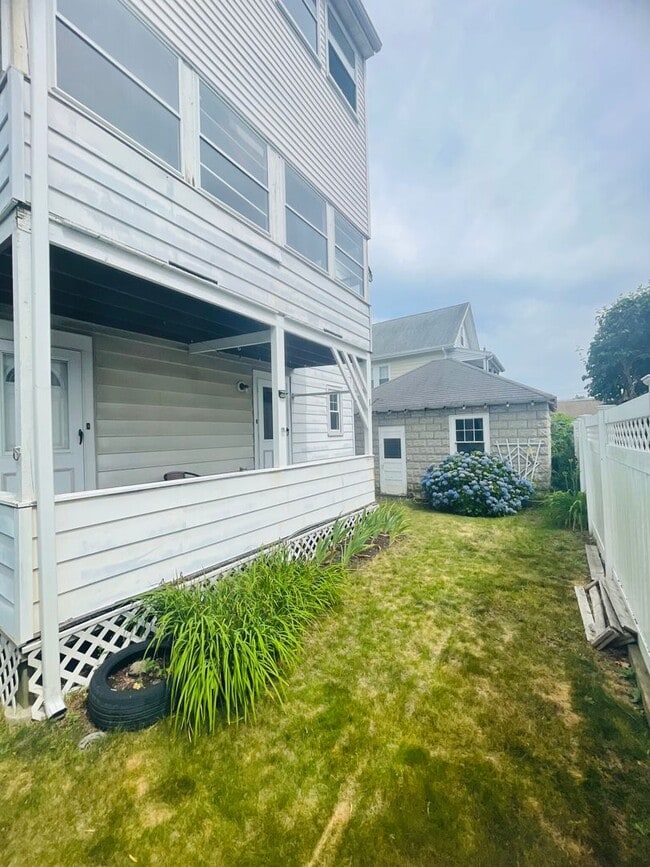 Building Photo - 16 Templeton Pkwy