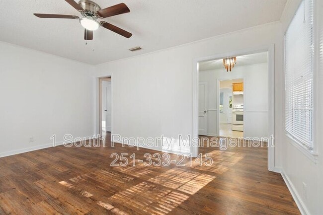 Building Photo - 212 Pinehill Dr