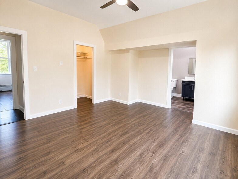 Building Photo - 321 S Orange Ave
