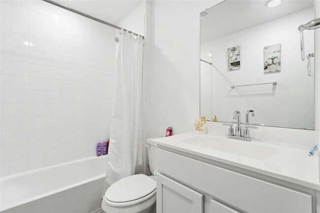 Building Photo - 224 Sweetwater Crk Ln
