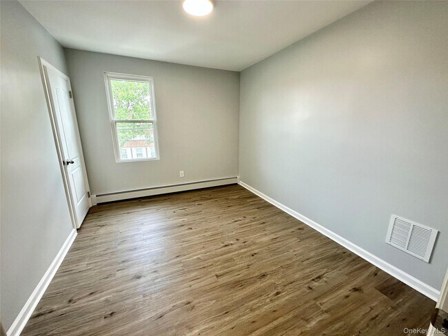 Building Photo - 213-49 39th Ave