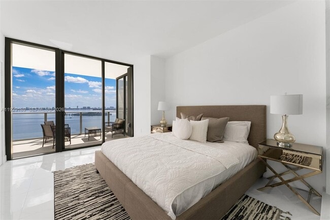 Building Photo - 700 NE 24th St