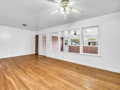 Building Photo - Floresville Property, Ask about our reduce...