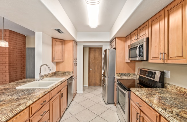 Building Photo - 2113 E Pebble Beach Dr