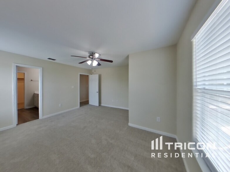 Building Photo - 11247 Country Canyon