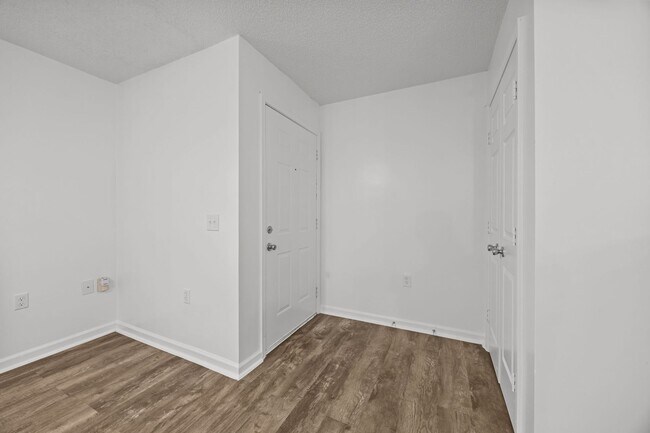 Building Photo - Two Bedroom Apartment