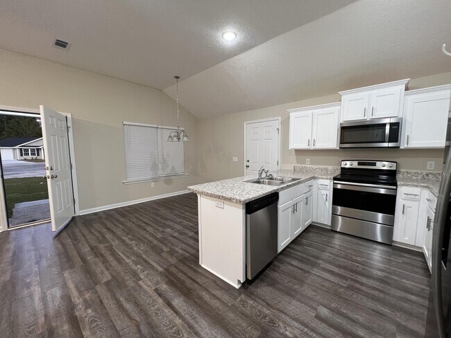 Building Photo - 127 Villa Rd