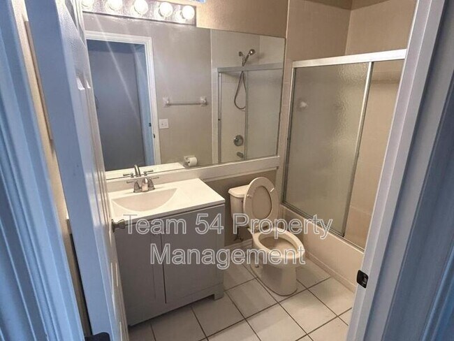 Building Photo - 6323 Sturbridge Ct