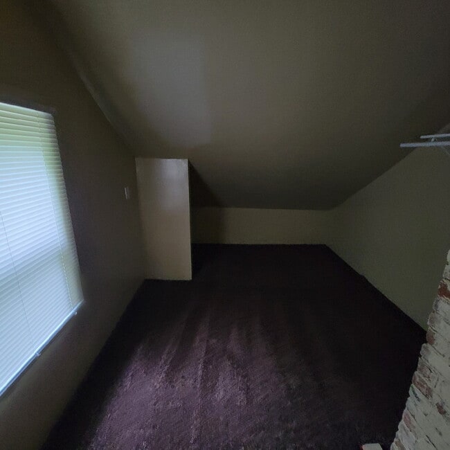 Building Photo - Beautiful 3 Bedroom