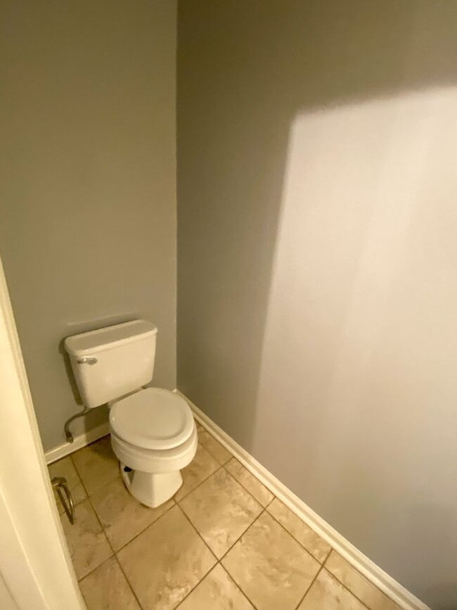 Building Photo - 4 bed, 2.5 bath home in East Memphis near CBHS, Shelby Farms, and Baptist Hospital