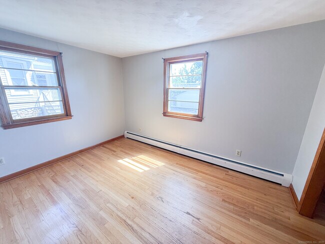 Building Photo - 541 Burritt St