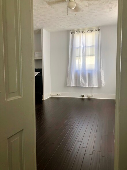 Primary Photo - 915 11th St