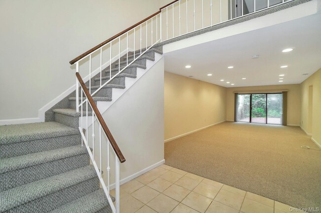 Building Photo - 23 Meadowood Dr