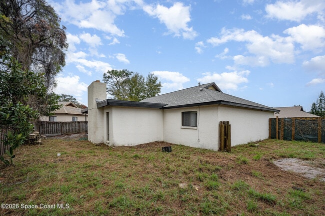 Building Photo - 696 Las Palmas Way