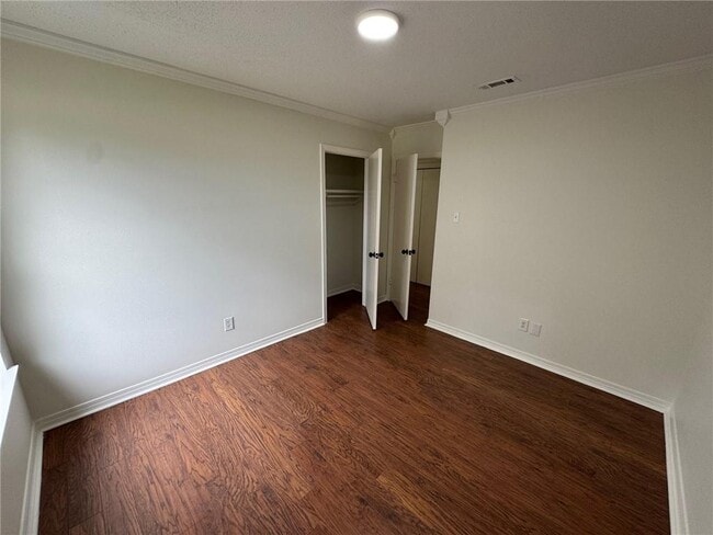 Building Photo - 1117 Pinemont Dr