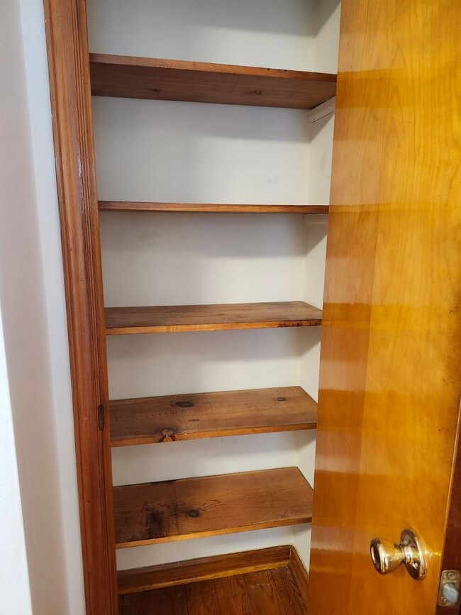 Building Photo - Single family home in great neighborhood!