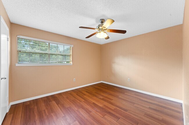 Building Photo - 1606 Eagle Lake Rd