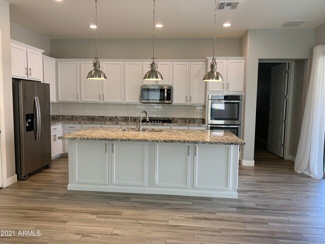 Building Photo - 22654 E Stonecrest Dr