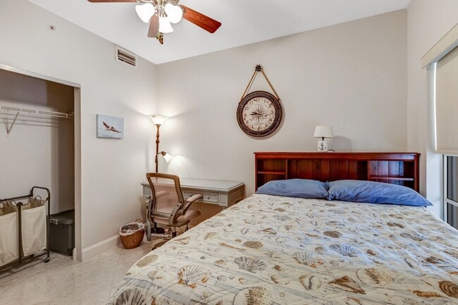 Building Photo - ** BOTANICAL PLACE ** 3 BED / 2 BATH - CON...