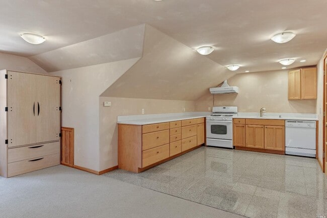 Building Photo - 440 Cold Springs Rd