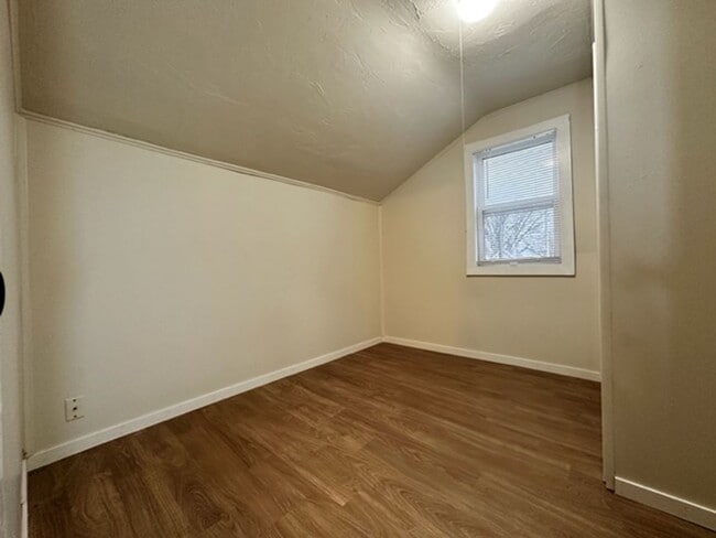 Building Photo - 1208-1210 Pine St