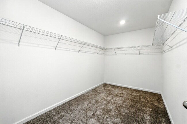 Building Photo - 4 Bed / 2.5 Bath Home – Available Septembe...