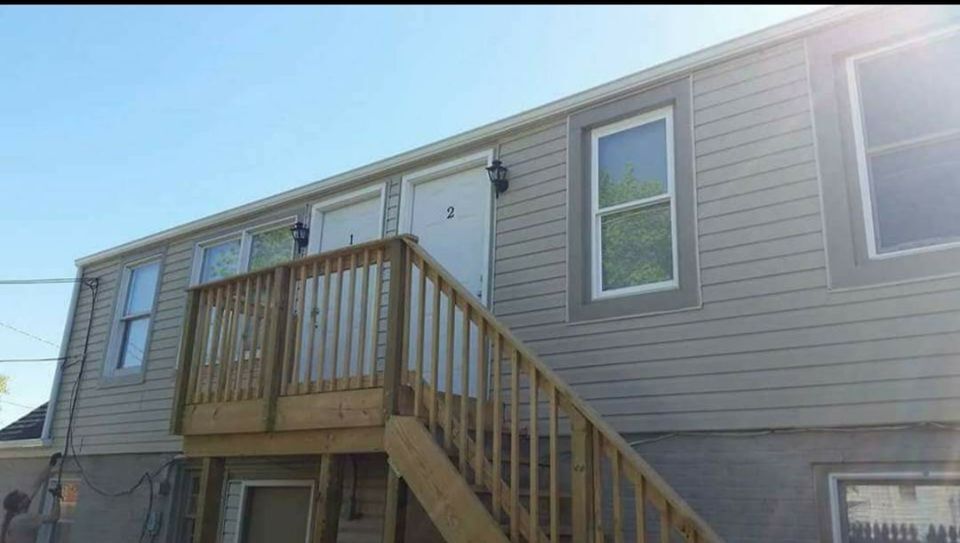 Primary Photo - 909 w burke st