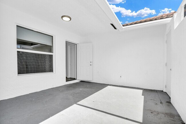 Building Photo - 13910 Folkestone Cir