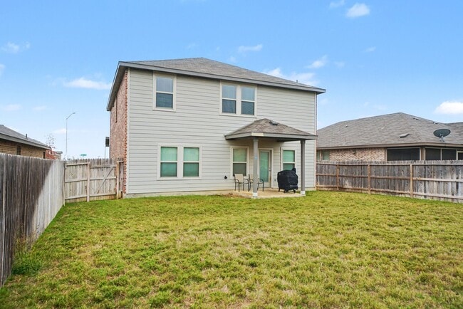 Building Photo - Stylish & Spacious 5-Bed in Prime Schertz Location! - Realtor Commission: $500
