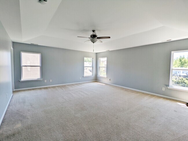 Master bedroom - 343 Edgecroft Way