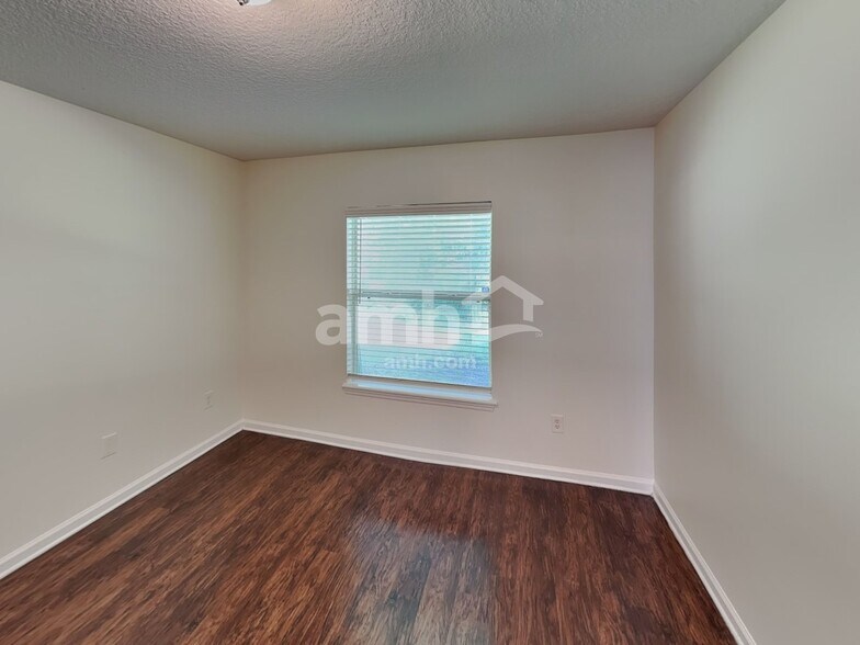 Building Photo - 11670 Deep Springs Dr N