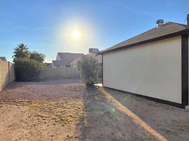 Building Photo - Open Hse  6-20-26.  12-1pm.  LARGE REMODELED 4BR 2BA HOUSE WITH GARAGE, GRANITE COUNTERS, BUILT-I...