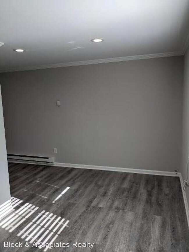 Building Photo - 1 br, 1 bath House - 909 East David Street...