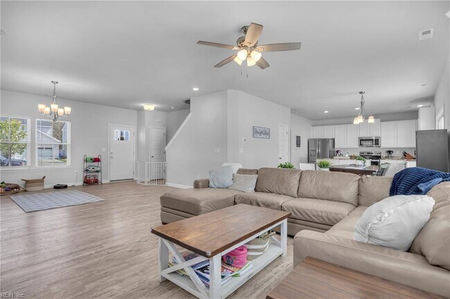 Building Photo - 106 Village Pointe Dr