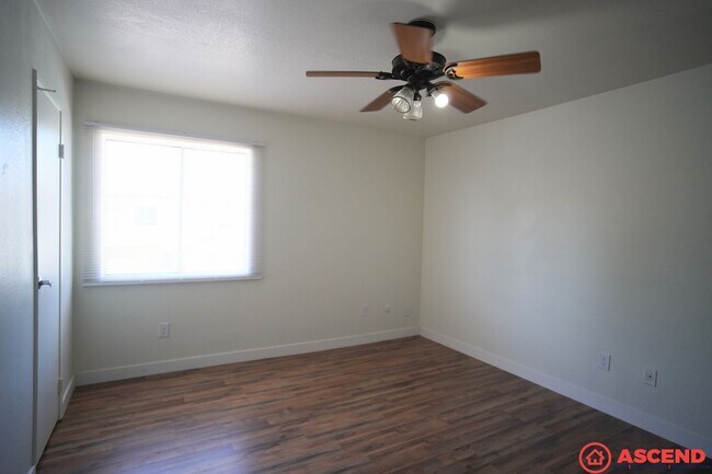 Building Photo - Cute Apartment Located in the Southwest!