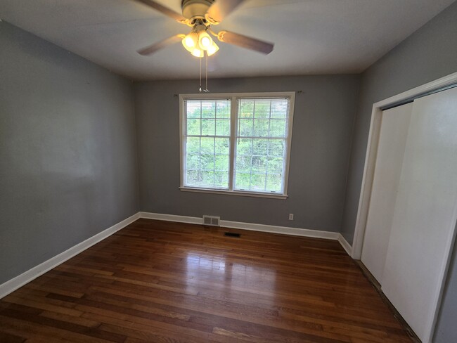 Building Photo - 604 Highland Park Dr