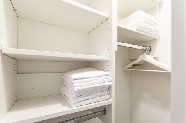 Building Photo - 979 3rd Ave