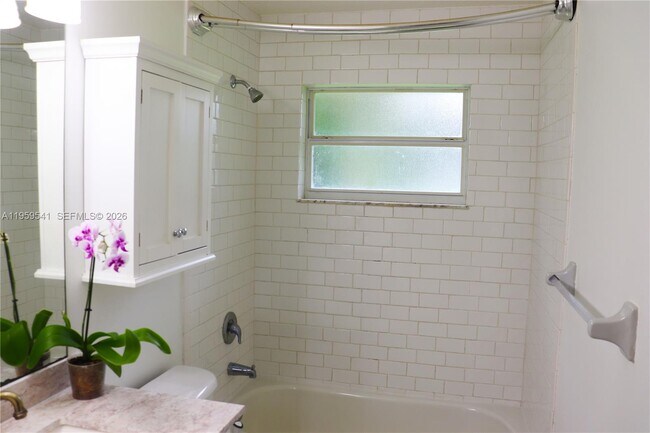 Building Photo - 16930 Mead Hill Dr W