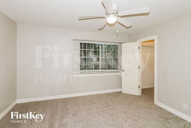 Building Photo - 15631 Cascade Point Dr