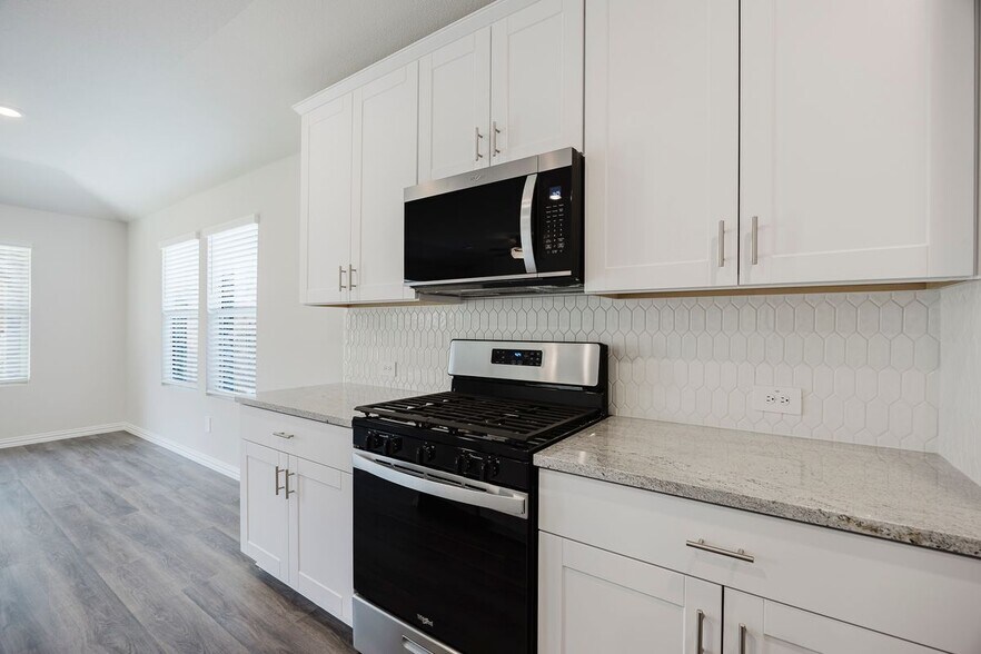 Building Photo - 2121 Gustavus Dr