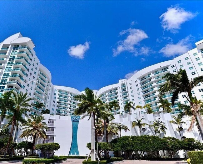 Building Photo - 7910 Harbor Island Dr