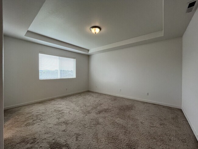 Building Photo - Stunning 3 Bedroom with Bonus Room | Solar Panels, Stainless Steel Appliances & Fenced Backyard