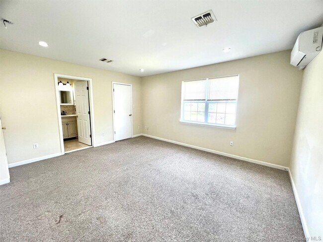 Building Photo - 60 Peach Pl