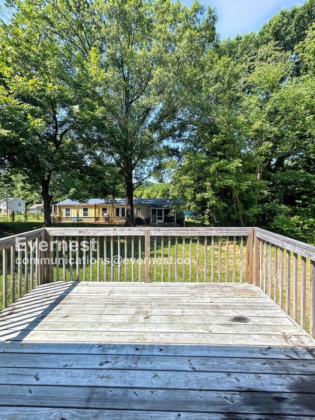 Building Photo - 212 Malvern Dr SW